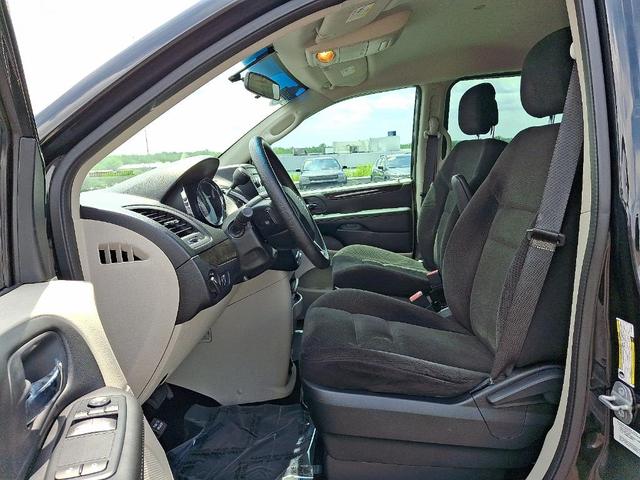 Photo of 2014 Brilliant Black Crystal Pearlcoat Dodge Grand Caravan