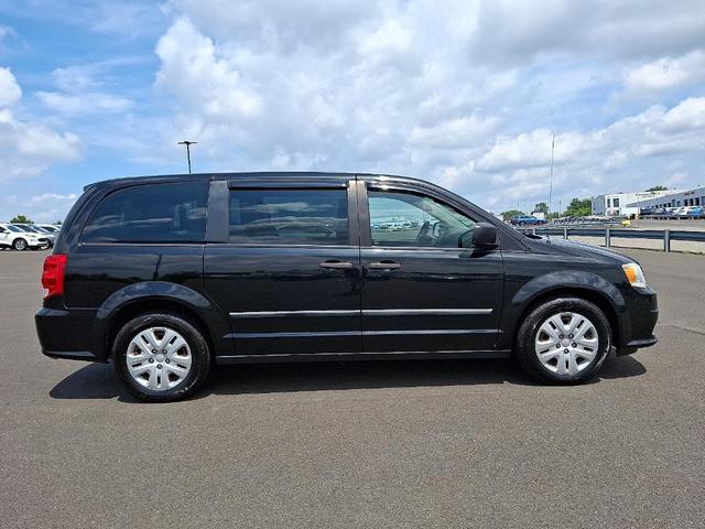 Photo of 2014 Brilliant Black Crystal Pearlcoat Dodge Grand Caravan
