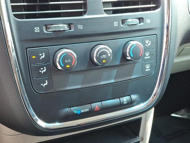 Photo of 2014 Brilliant Black Crystal Pearlcoat Dodge Grand Caravan
