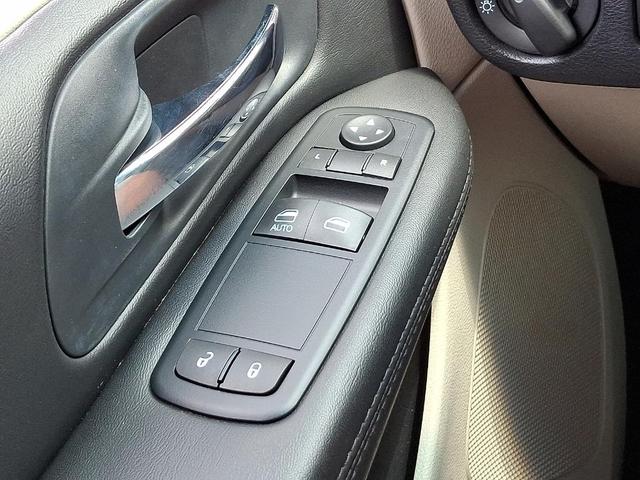 Photo of 2014 Brilliant Black Crystal Pearlcoat Dodge Grand Caravan