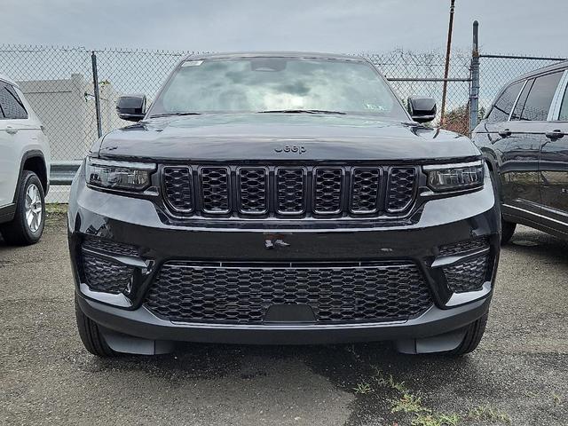 Photo of 2025 Diamond Black Jeep Grand Cherokee