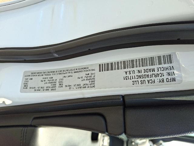 Photo of 2022 Bright White Clearcoat Jeep Grand Cherokee WK