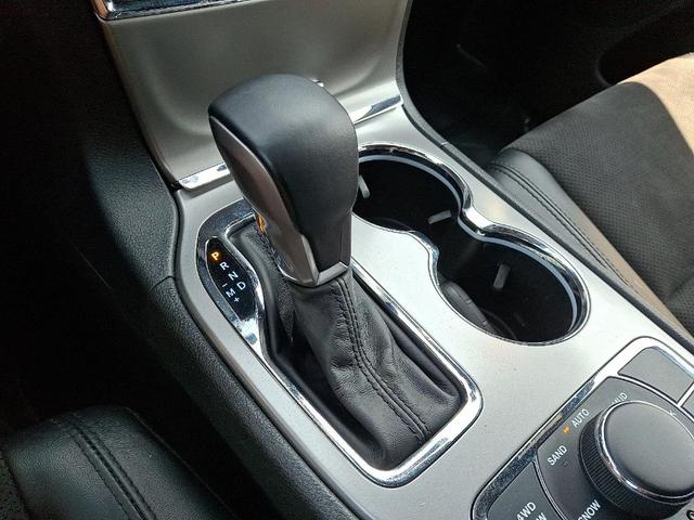 Photo of 2022 Bright White Clearcoat Jeep Grand Cherokee WK