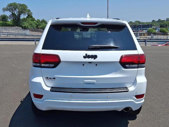 Photo of 2022 Bright White Clearcoat Jeep Grand Cherokee WK