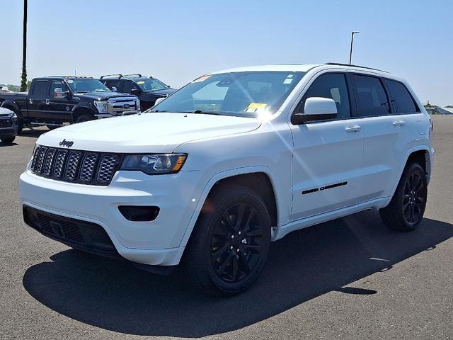 Photo of 2022 Bright White Clearcoat Jeep Grand Cherokee WK