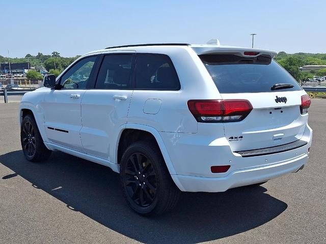 Photo of 2022 Bright White Clearcoat Jeep Grand Cherokee WK
