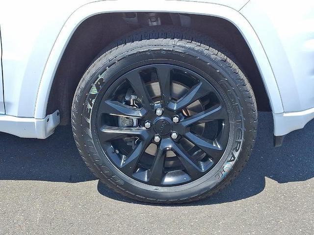 Photo of 2022 Bright White Clearcoat Jeep Grand Cherokee WK