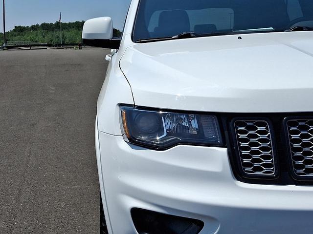 Photo of 2022 Bright White Clearcoat Jeep Grand Cherokee WK