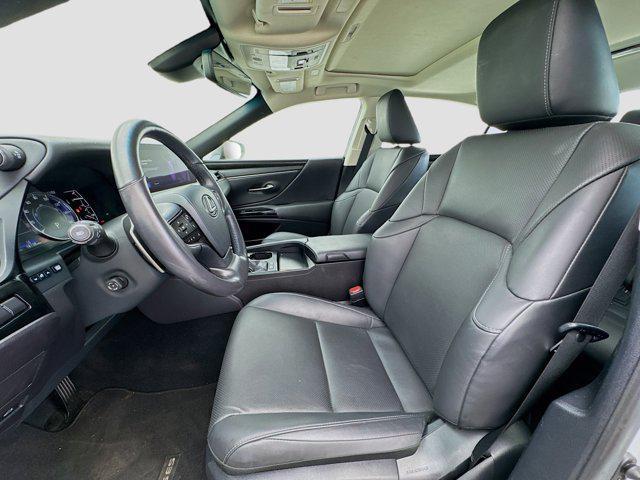 Photo of 2024 Eminent White Pearl Lexus ES 300h