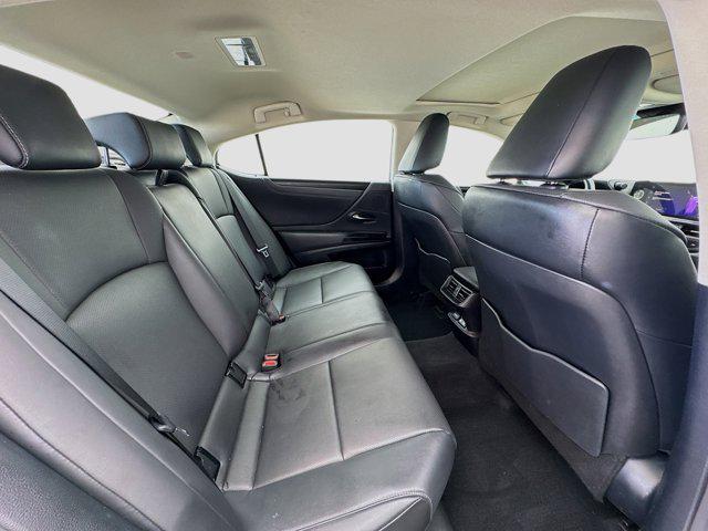 Photo of 2024 Eminent White Pearl Lexus ES 300h