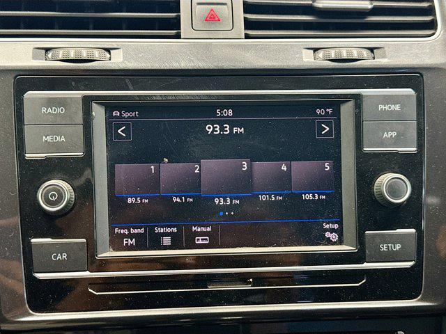 Photo of 2019 Deep Black Pearl Volkswagen Golf Alltrack
