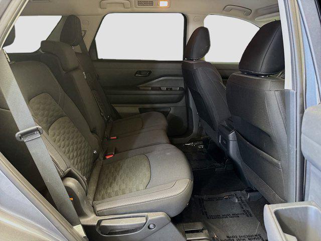 Photo of 2024 Gun Metallic Nissan Pathfinder