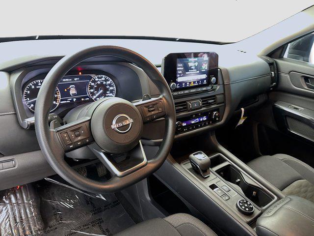 Photo of 2024 Gun Metallic Nissan Pathfinder