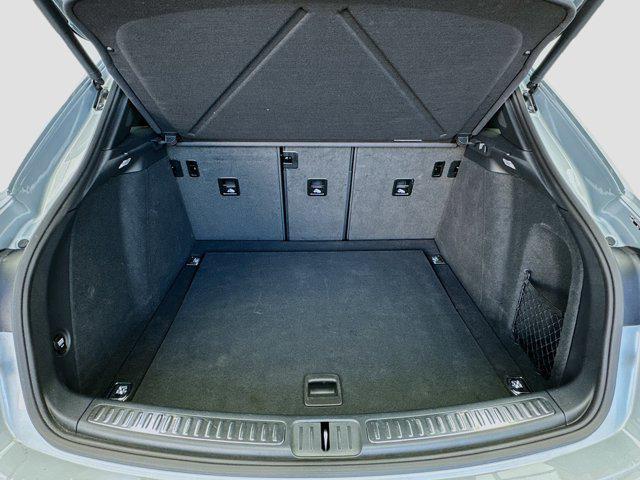Photo of 2021 Silver Metallic Porsche Macan