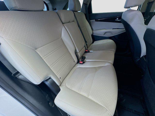 Photo of 2020 Snow White Pearl Kia Sorento