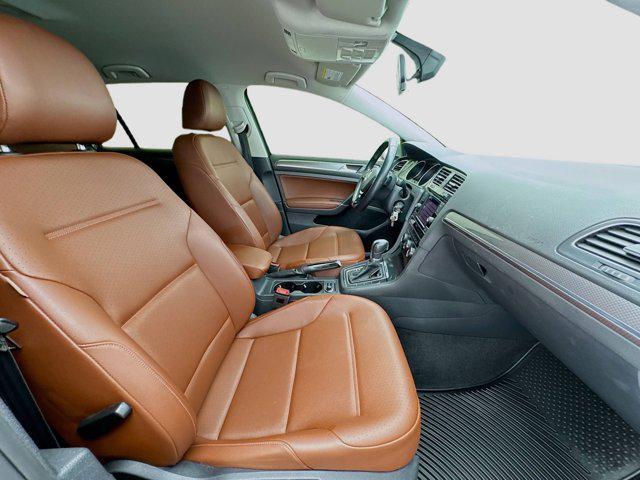 Photo of 2019 Platinum Gray Metallic Volkswagen Golf Alltrack