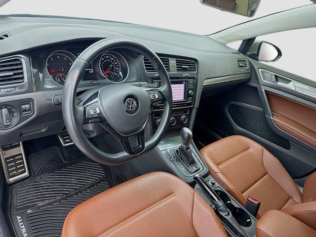 Photo of 2019 Platinum Gray Metallic Volkswagen Golf Alltrack