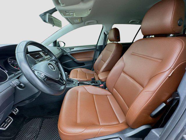 Photo of 2019 Platinum Gray Metallic Volkswagen Golf Alltrack