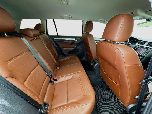 Photo of 2019 Platinum Gray Metallic Volkswagen Golf Alltrack