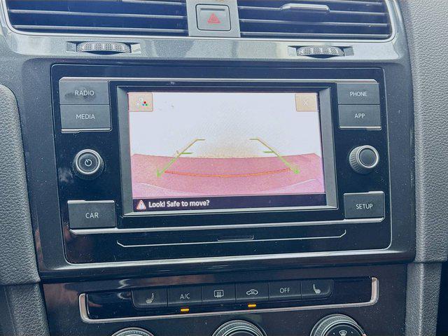 Photo of 2019 Platinum Gray Metallic Volkswagen Golf Alltrack