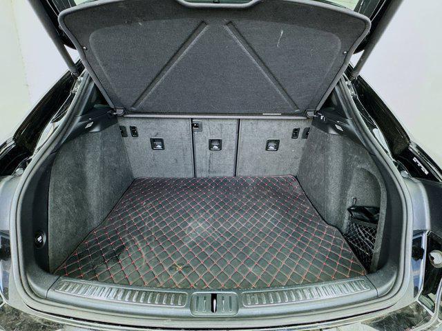 Photo of 2021 Black Porsche Macan