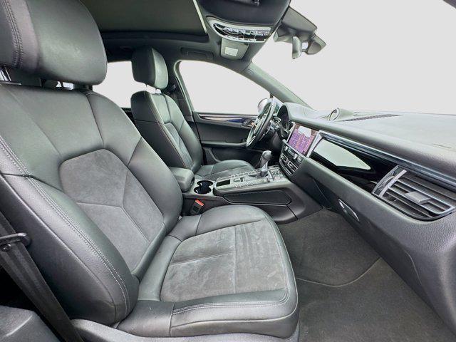 Photo of 2021 Black Porsche Macan