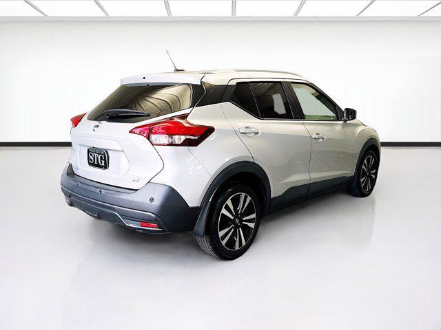 Photo of 2020 Brilliant Silver Metallic Nissan Kicks