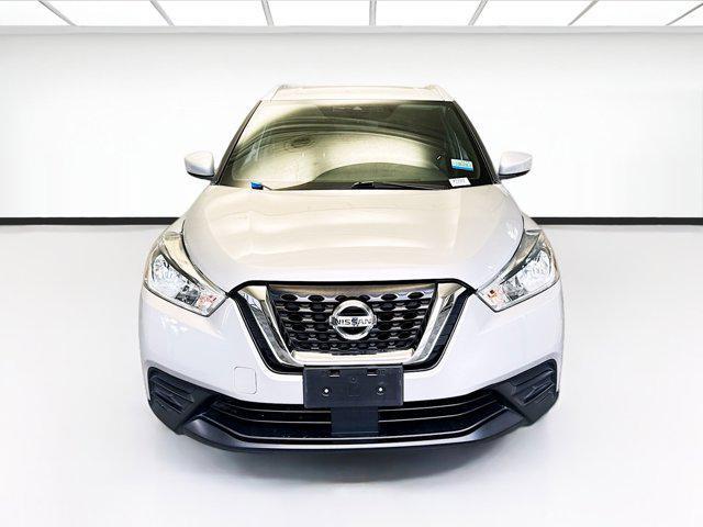 Photo of 2020 Brilliant Silver Metallic Nissan Kicks