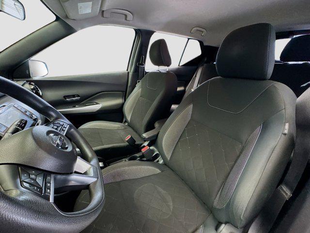Photo of 2020 Brilliant Silver Metallic Nissan Kicks