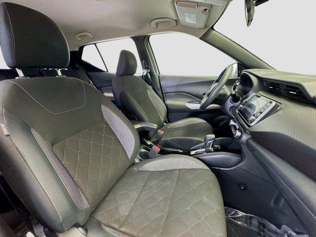 Photo of 2020 Brilliant Silver Metallic Nissan Kicks