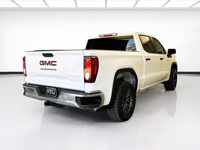 Photo of 2024 Summit White GMC Sierra 1500
