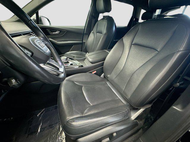 Photo of 2018 Orca Black Metallic Audi Q7