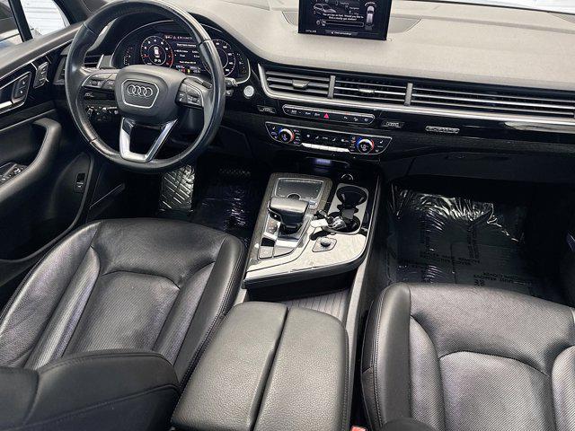 Photo of 2018 Orca Black Metallic Audi Q7