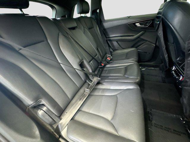 Photo of 2018 Orca Black Metallic Audi Q7