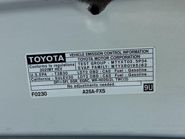 Photo of 2021 Super White Toyota Sienna