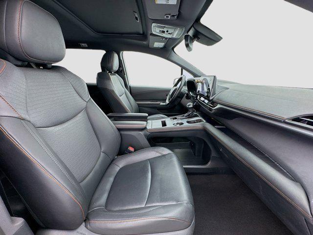 Photo of 2021 Super White Toyota Sienna