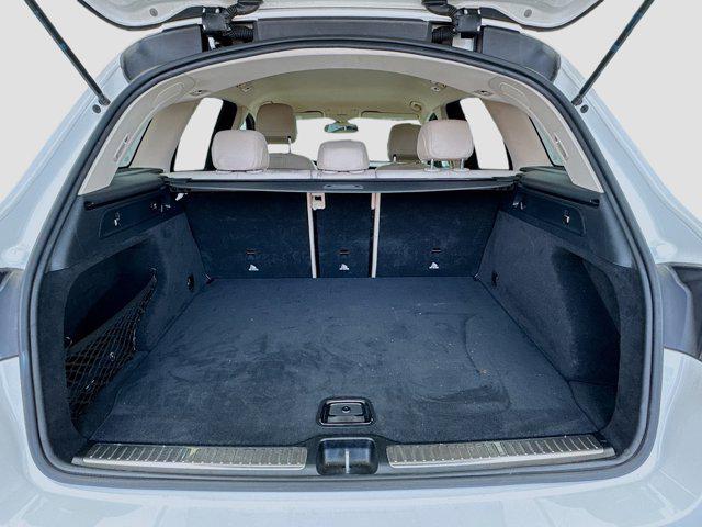 Photo of 2019 White Mercedes-Benz GLC 300