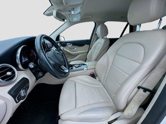 Photo of 2019 White Mercedes-Benz GLC 300