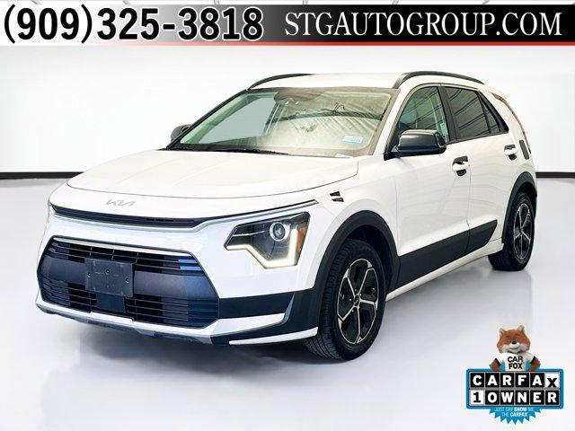 Photo of 2023 Snow White Pearl Kia Niro