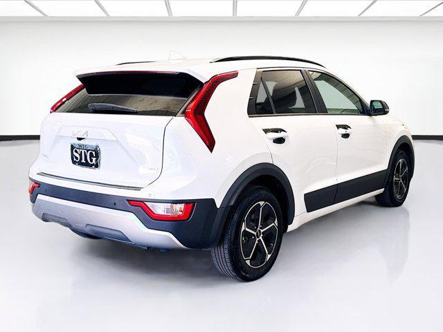 Photo of 2023 Snow White Pearl Kia Niro