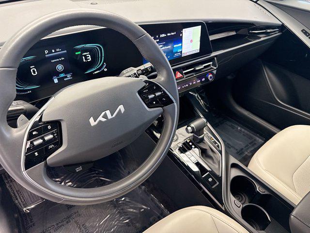 Photo of 2023 Snow White Pearl Kia Niro