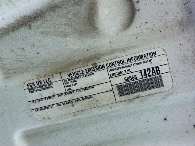 Photo of 2023 Diamond Black Crystal Pearlcoat Jeep Grand Cherokee L