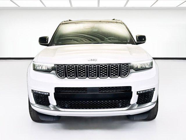 Photo of 2023 Diamond Black Crystal Pearlcoat Jeep Grand Cherokee L