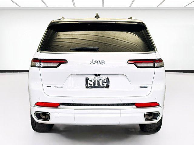 Photo of 2023 Diamond Black Crystal Pearlcoat Jeep Grand Cherokee L