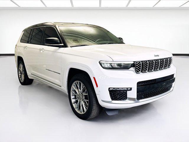 Photo of 2023 Diamond Black Crystal Pearlcoat Jeep Grand Cherokee L