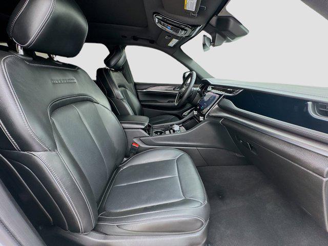Photo of 2023 Bright White Clearcoat Jeep Grand Cherokee L