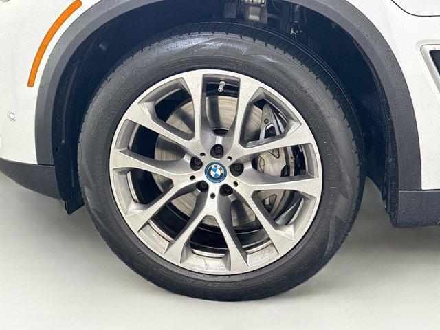 Photo of 2022 Alpine White BMW X5 PHEV
