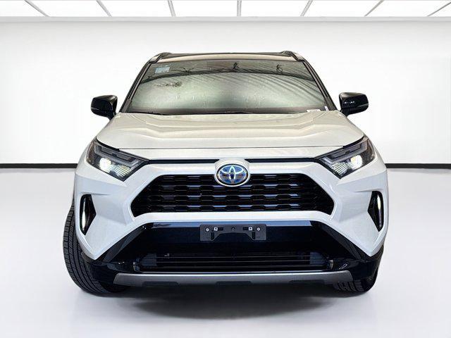 Photo of 2022 Blizzard Pearl/Midnight Black Metallic Toyota RAV4 Hybrid