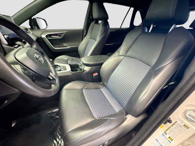 Photo of 2022 Blizzard Pearl/Midnight Black Metallic Toyota RAV4 Hybrid