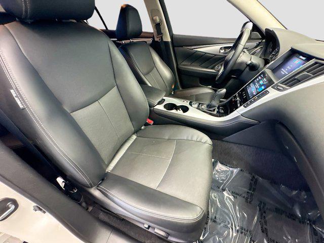 Photo of 2022 Pure White INFINITI Q50